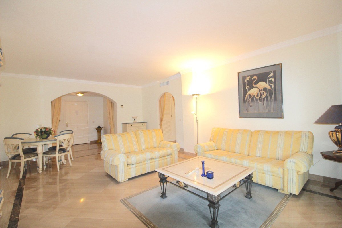 2 Bed Ground Floor Apartment in Bahía de Marbella