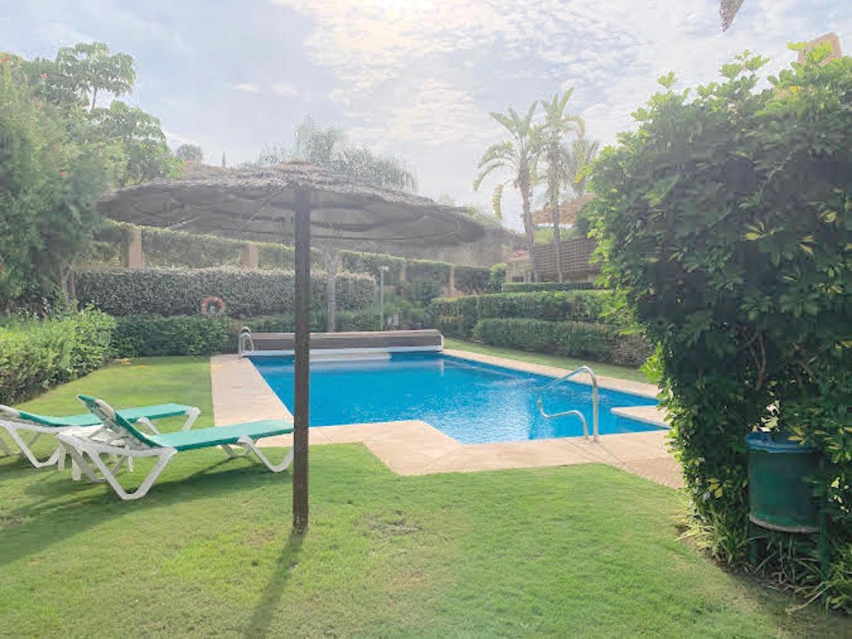 2 Bed Middle Floor Apartment in Río Real