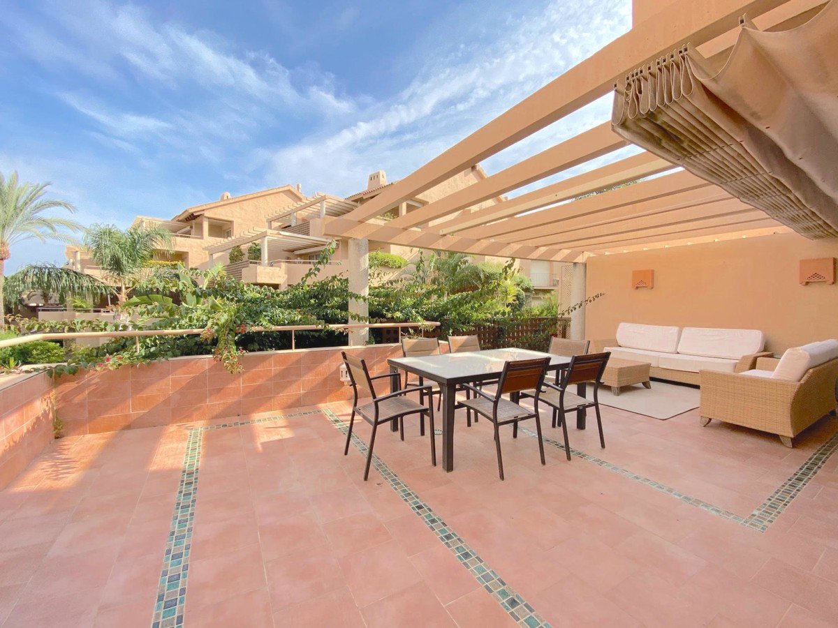 2 Bed Middle Floor Apartment in Río Real