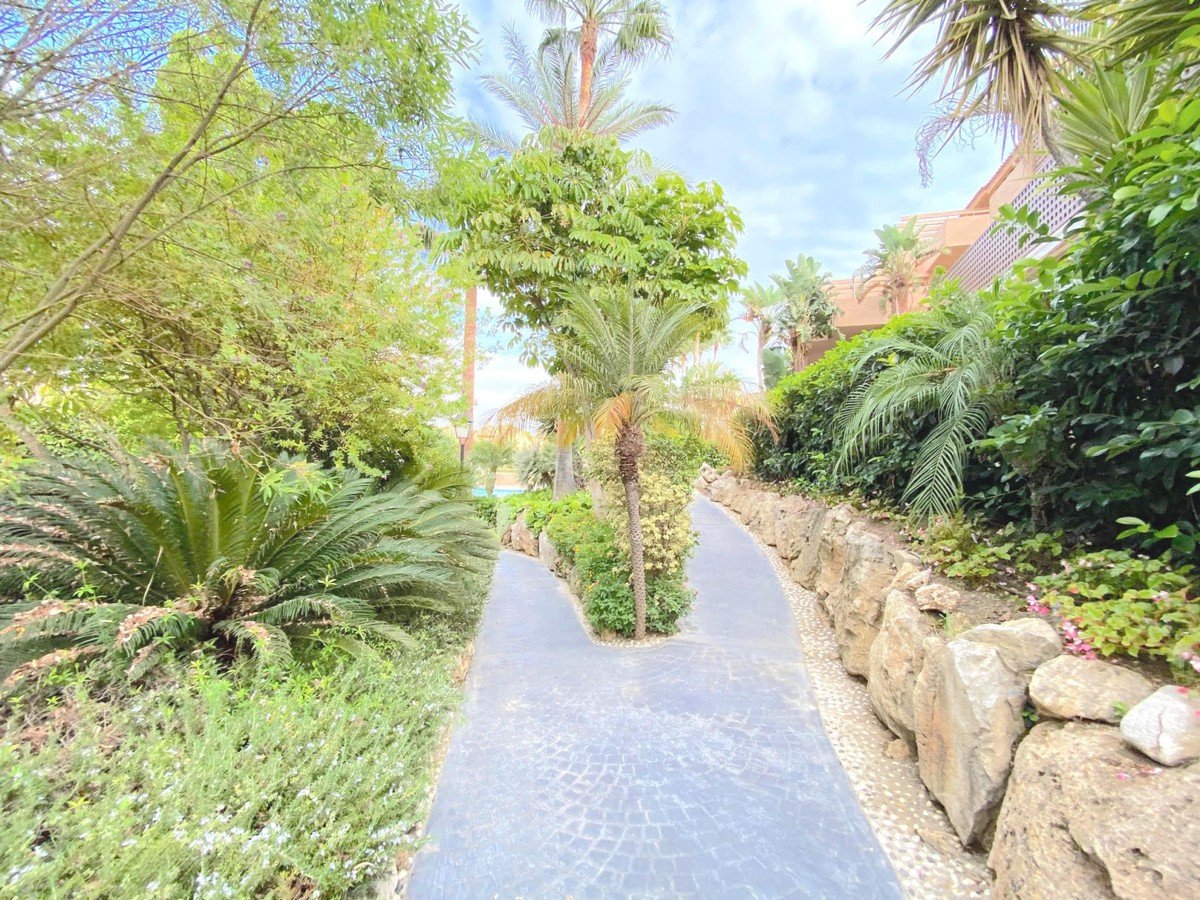 2 Bed Middle Floor Apartment in Río Real