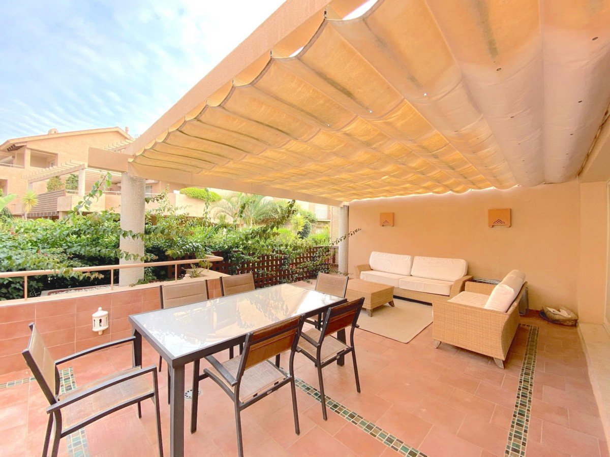 2 Bed Middle Floor Apartment in Río Real