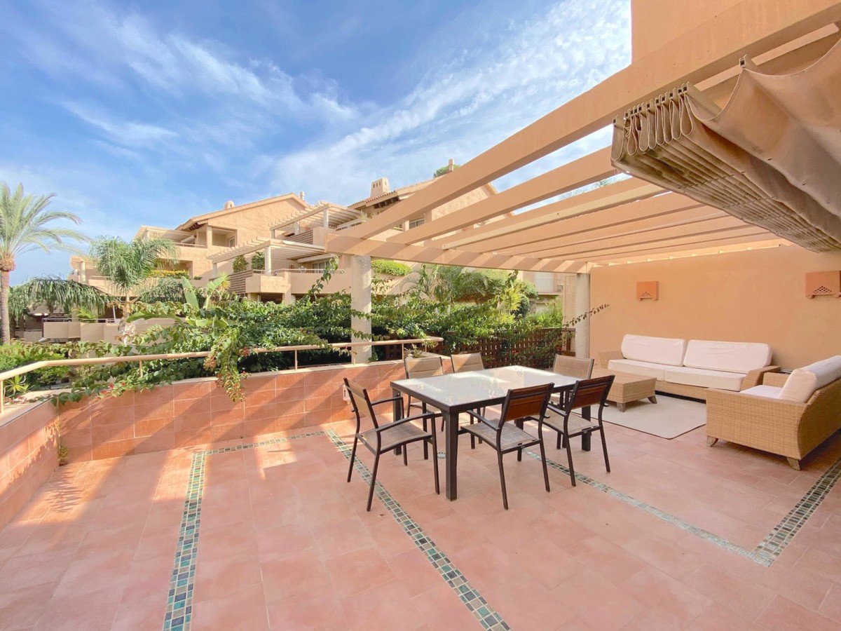 2 Bed Middle Floor Apartment in Río Real