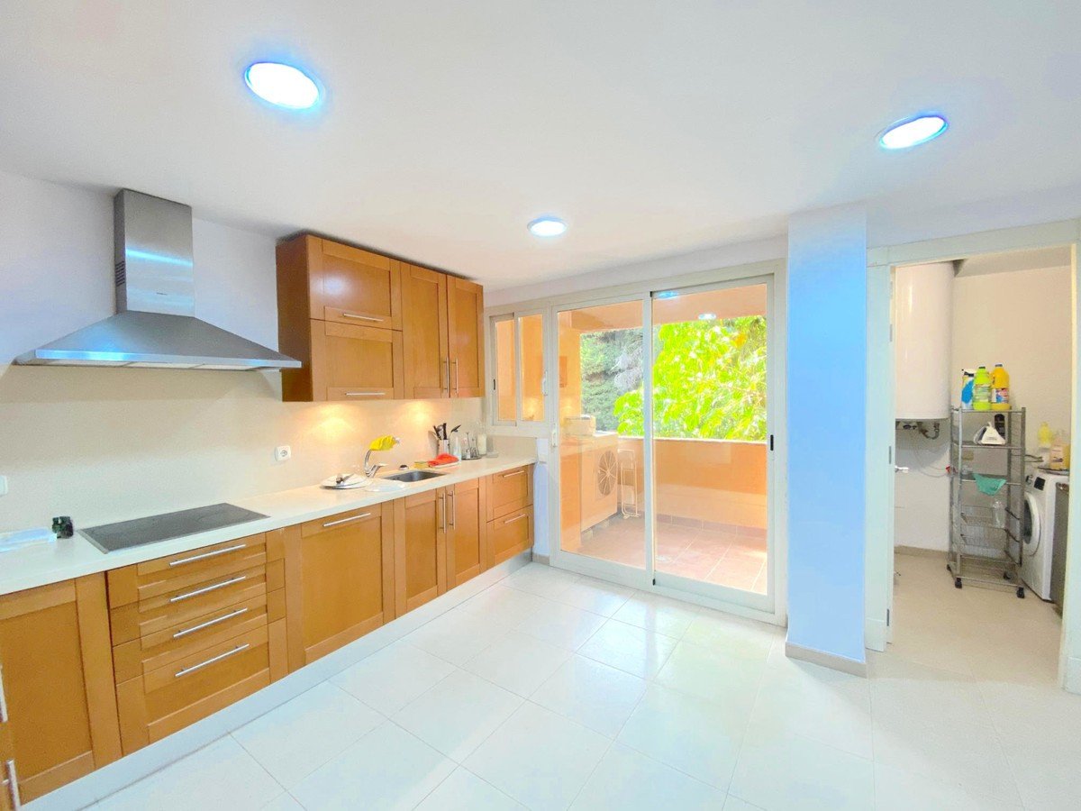 2 Bed Middle Floor Apartment in Río Real