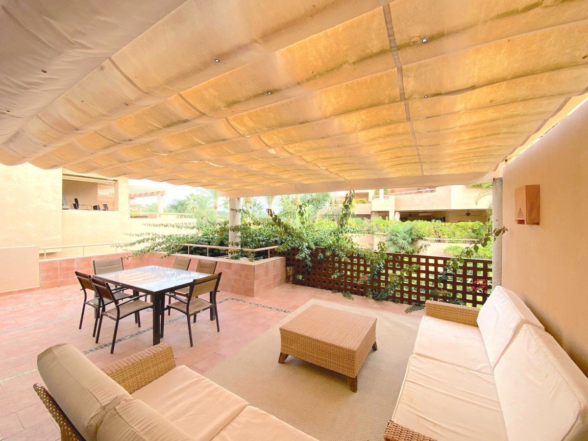 2 Bed Middle Floor Apartment in Río Real