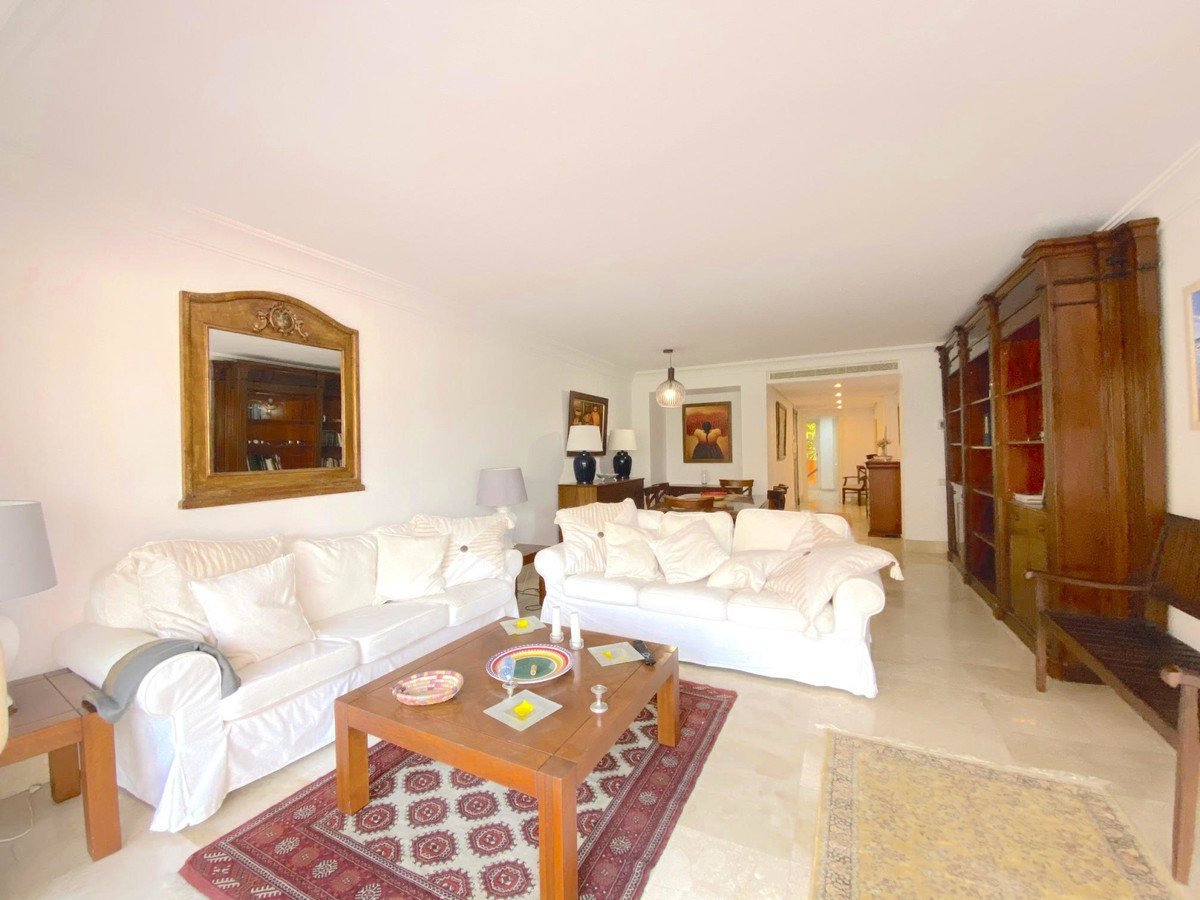 2 Bed Middle Floor Apartment in Río Real