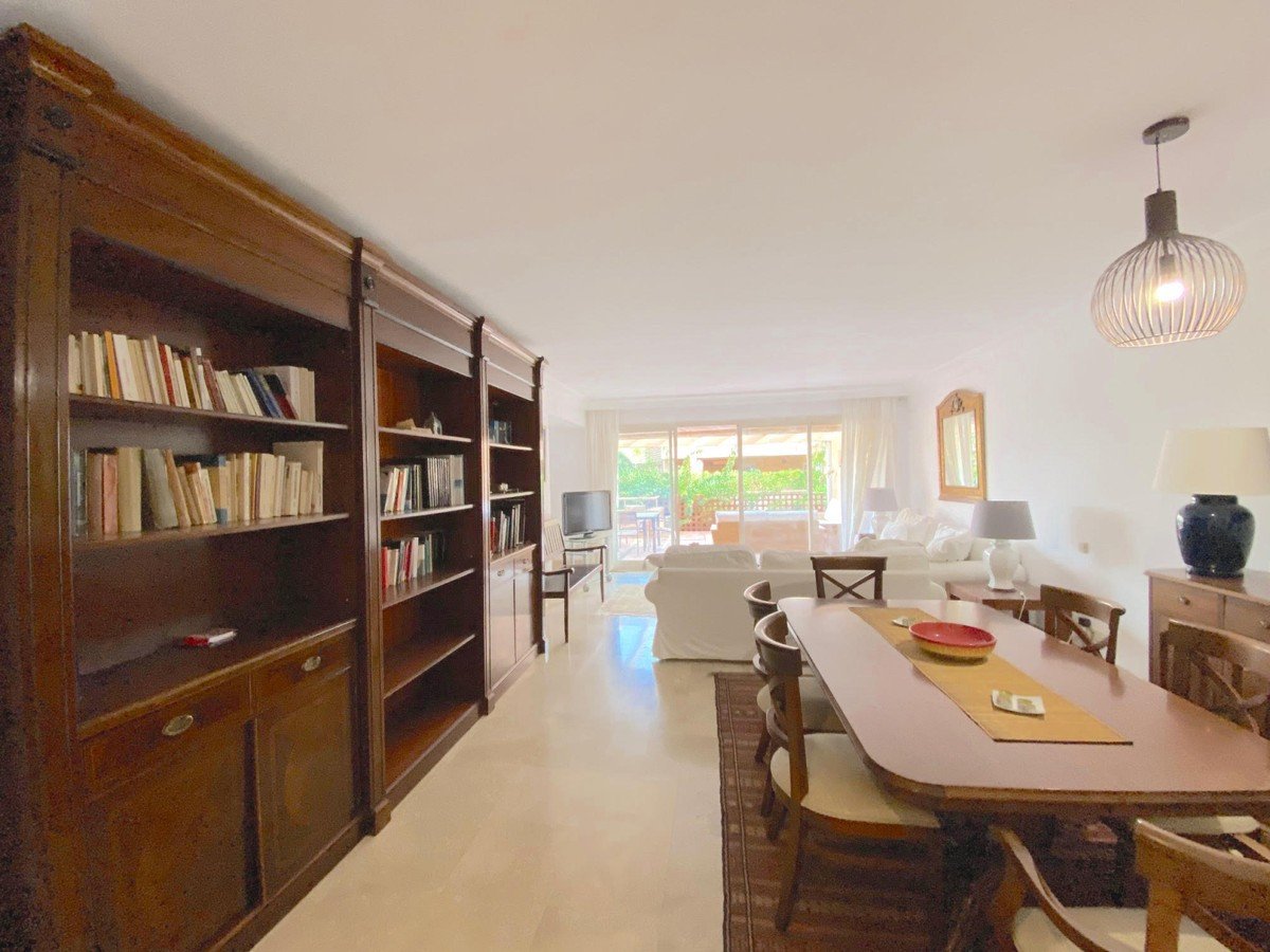 2 Bed Middle Floor Apartment in Río Real