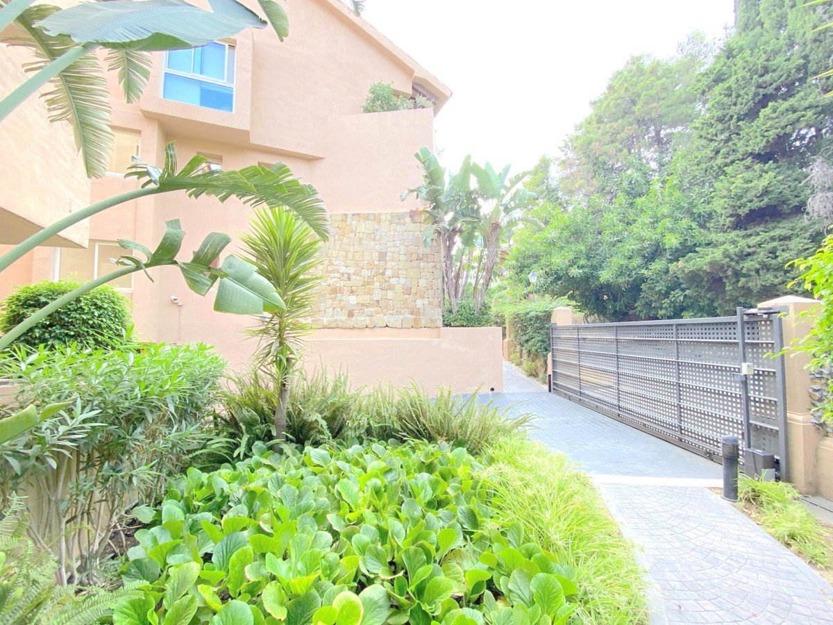 2 Bed Middle Floor Apartment in Río Real