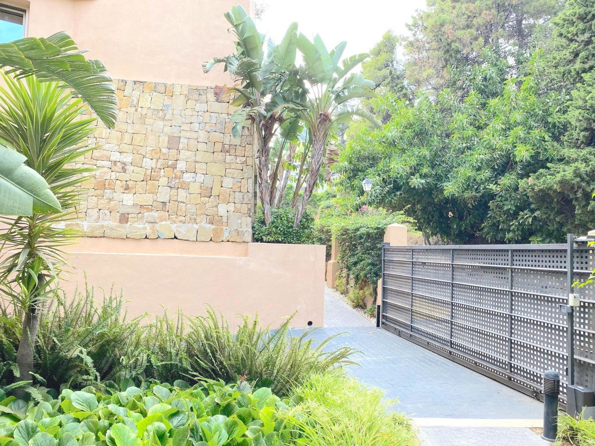 2 Bed Middle Floor Apartment in Río Real
