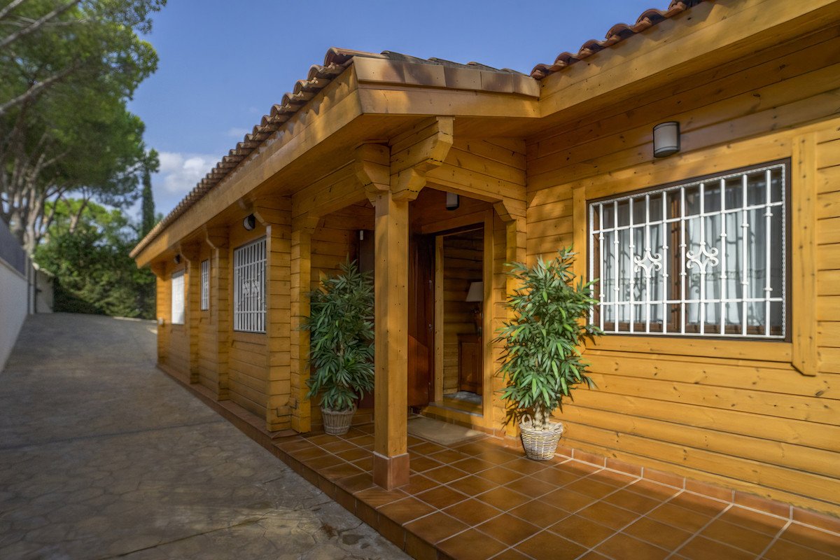 4 Bed Detached Villa in Elviria