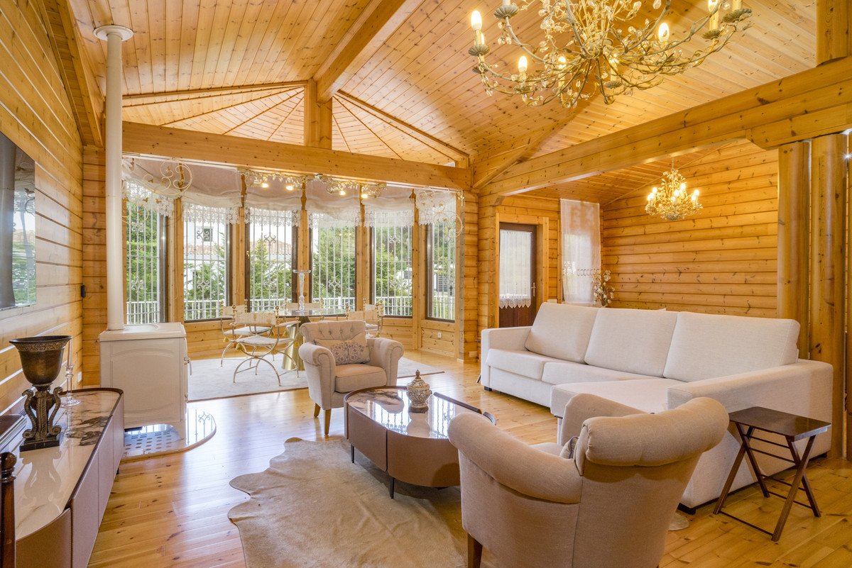 4 Bed Detached Villa in Elviria