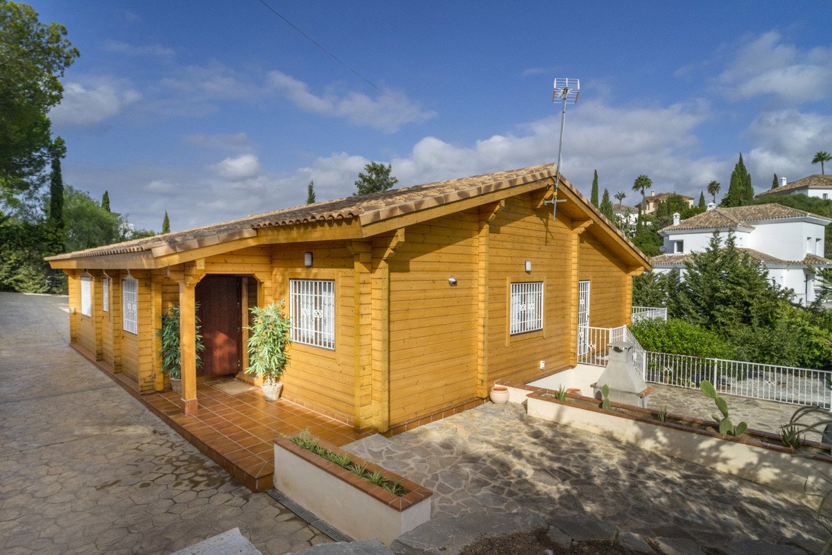 4 Bed Detached Villa in Elviria