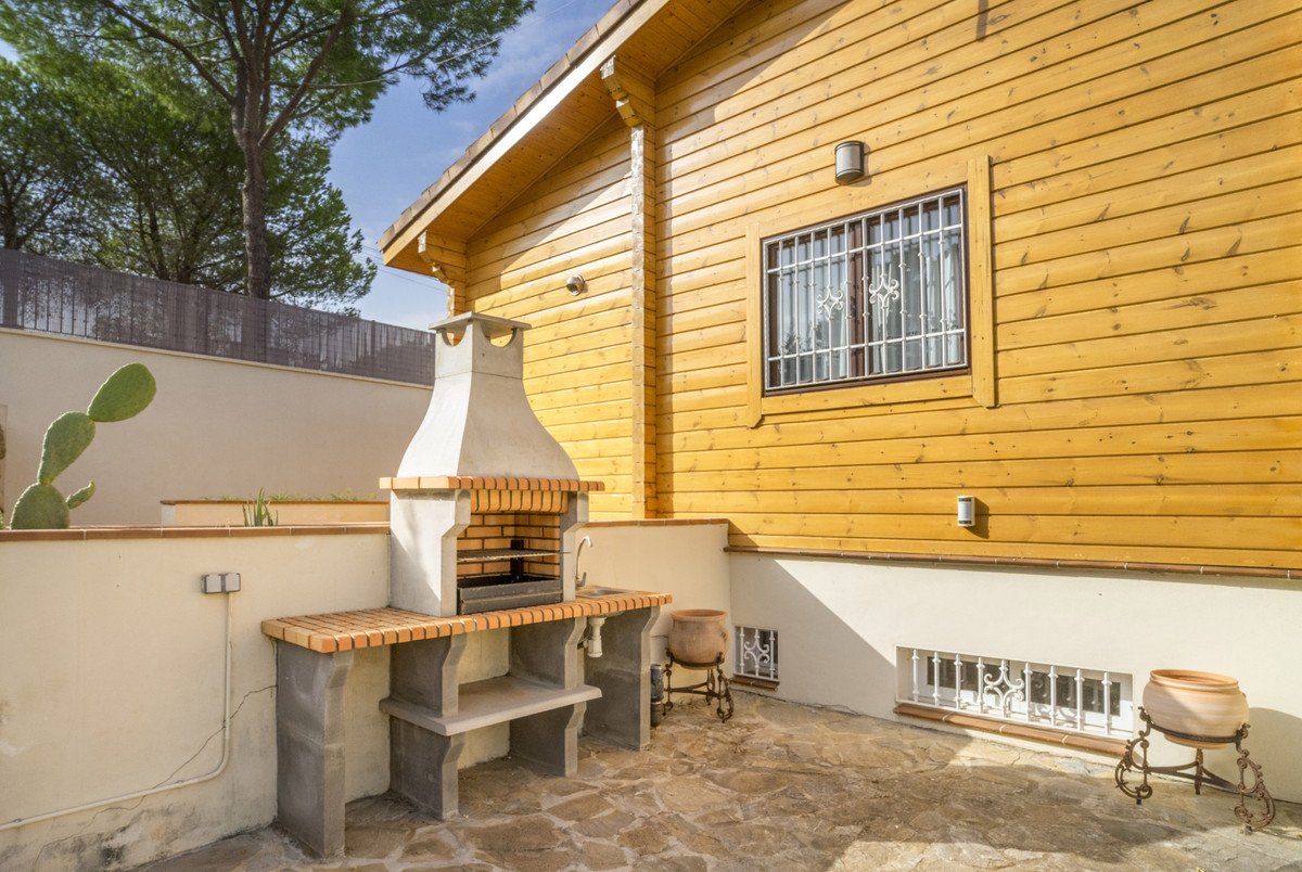4 Bed Detached Villa in Elviria