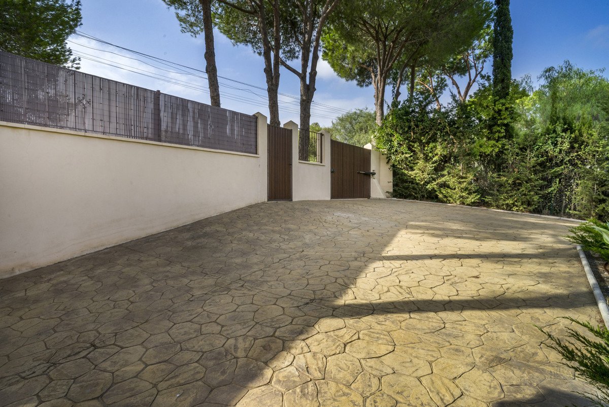 4 Bed Detached Villa in Elviria