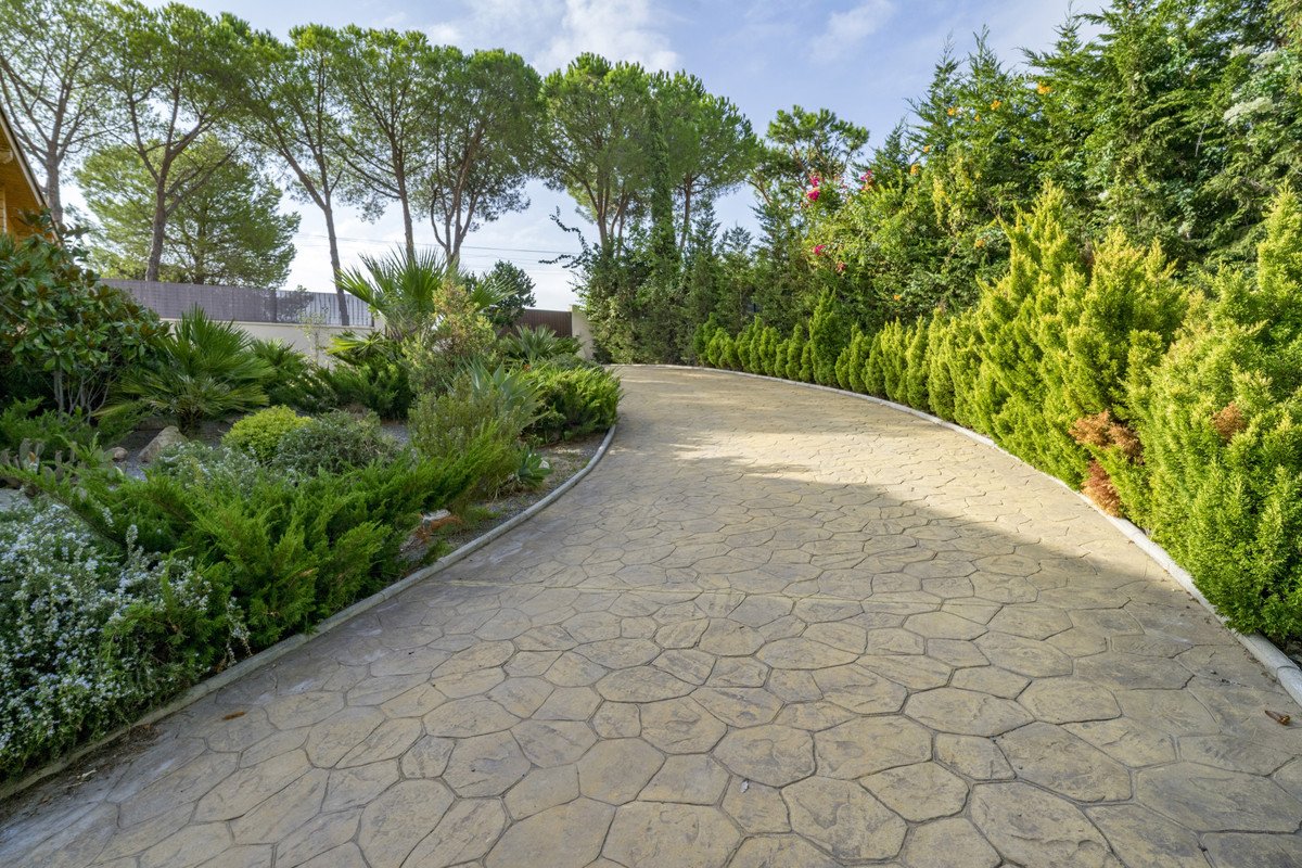 4 Bed Detached Villa in Elviria