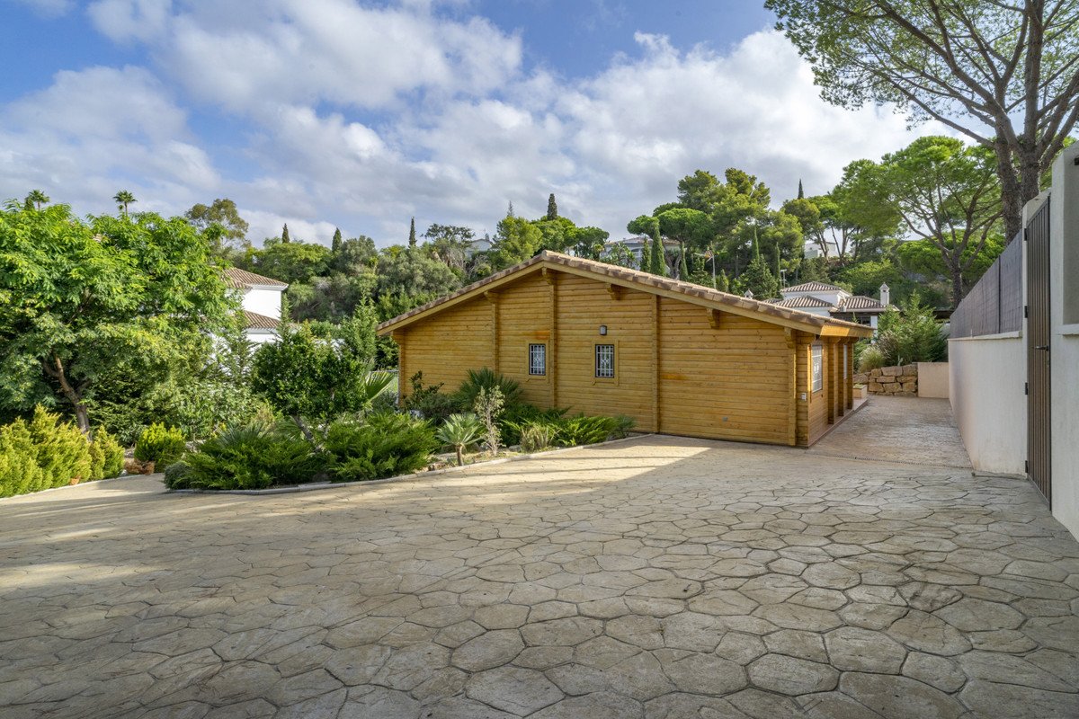4 Bed Detached Villa in Elviria