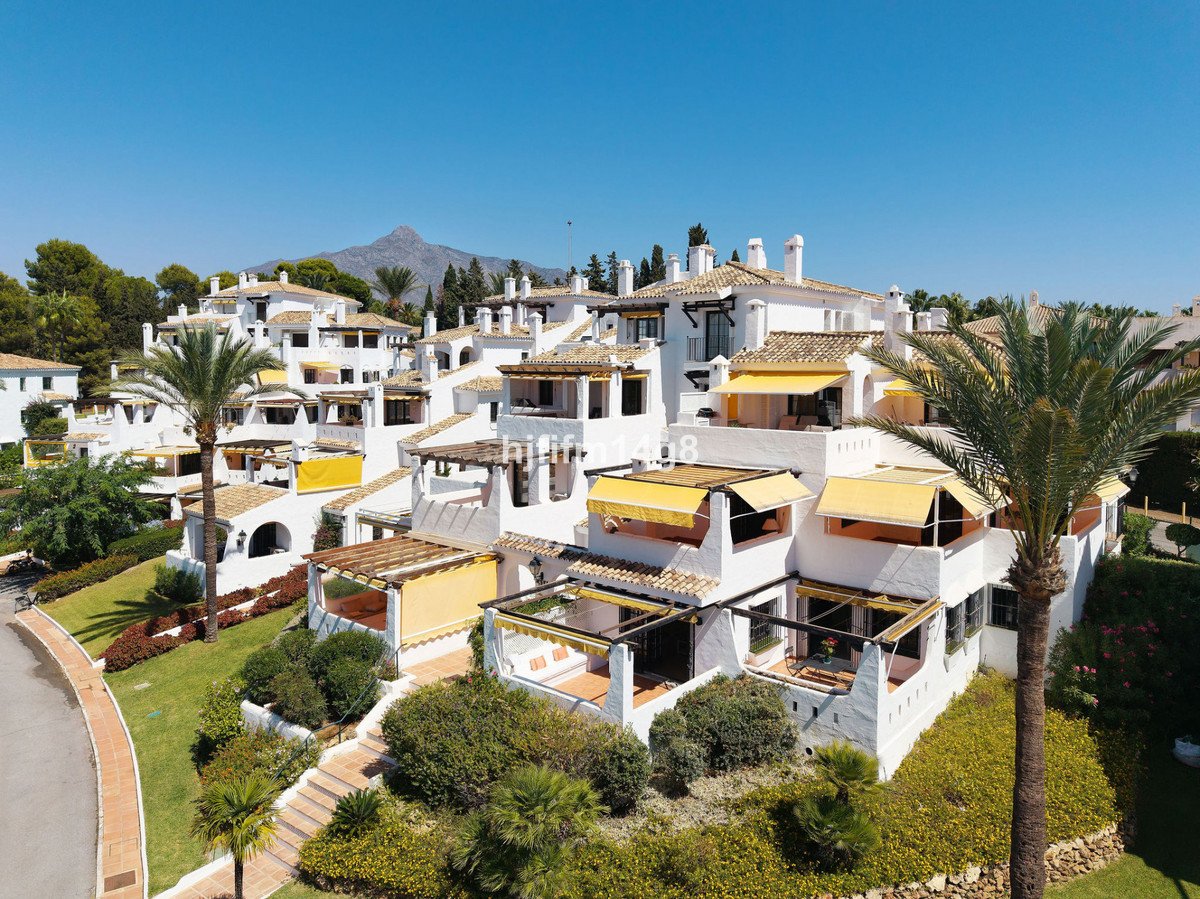 2 Bed Ground Floor Apartment in Nueva Andalucía