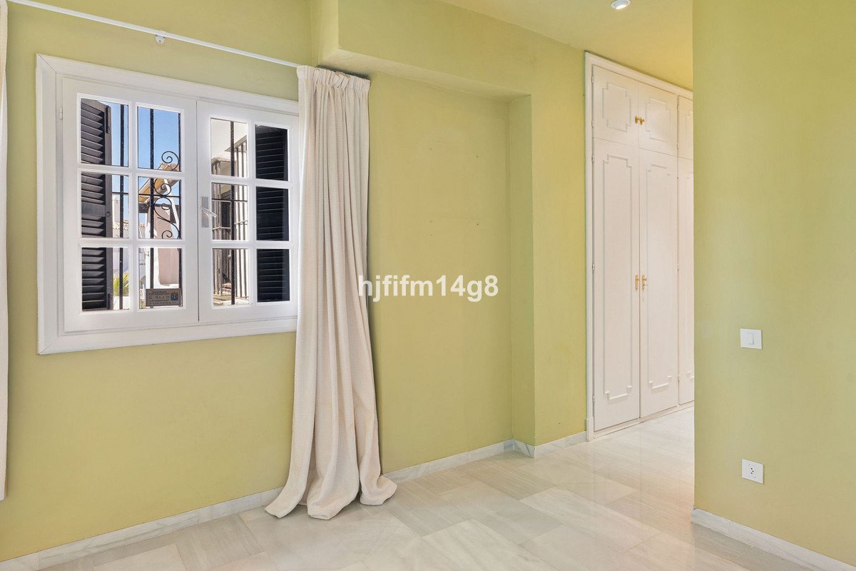2 Bed Ground Floor Apartment in Nueva Andalucía