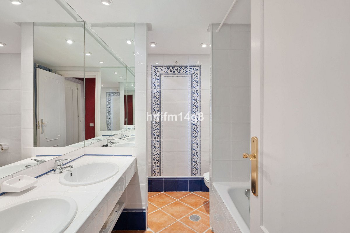 2 Bed Ground Floor Apartment in Nueva Andalucía