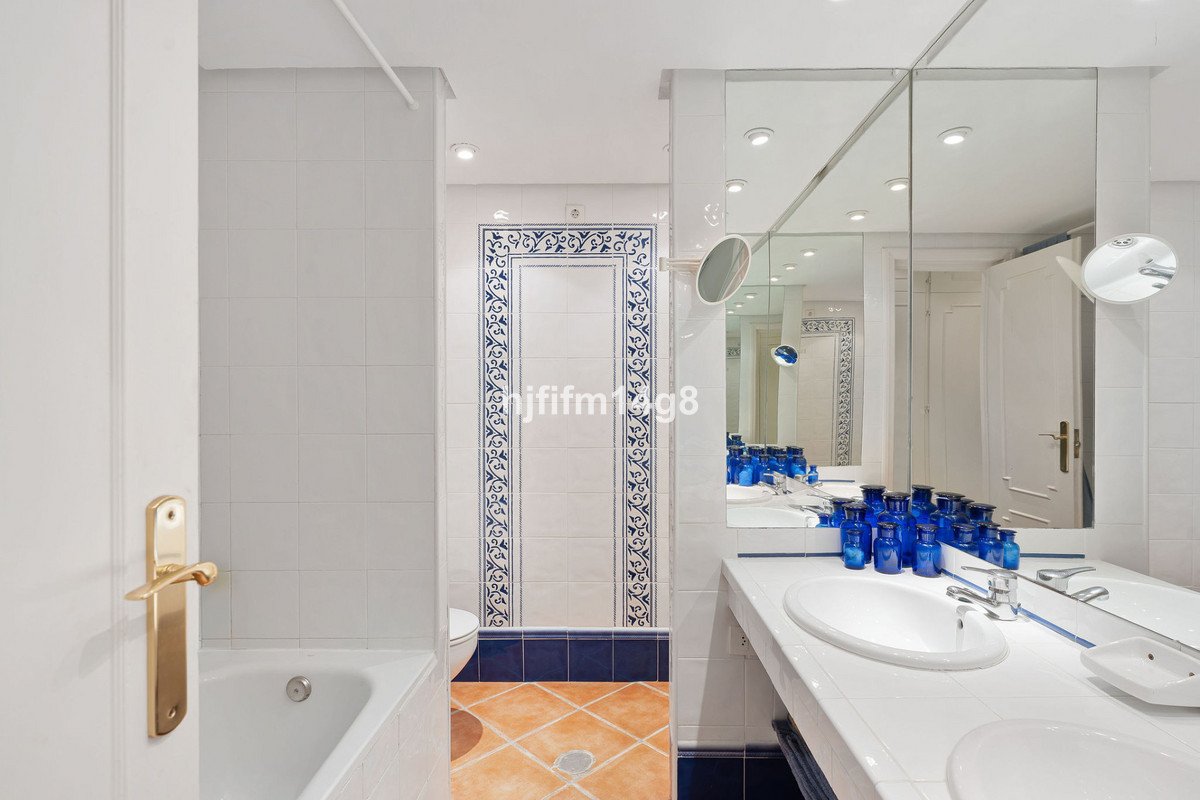 2 Bed Ground Floor Apartment in Nueva Andalucía
