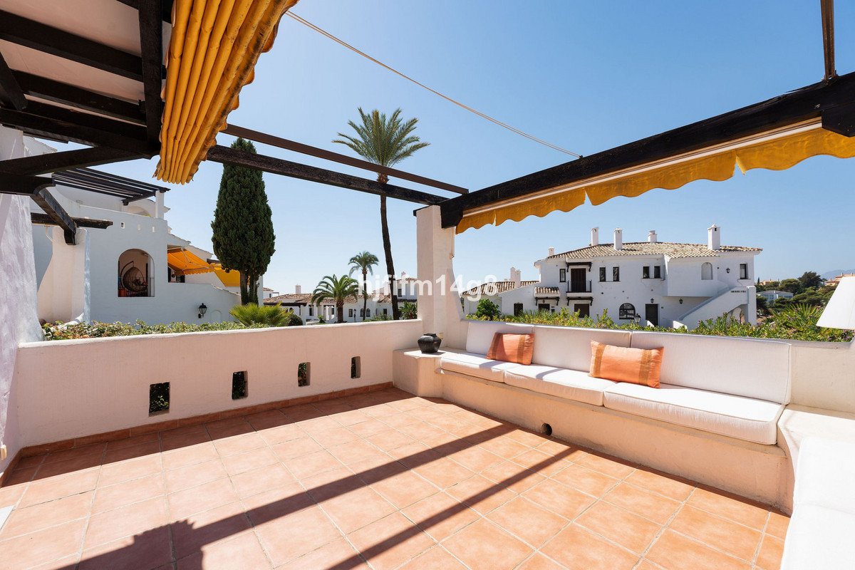 2 Bed Ground Floor Apartment in Nueva Andalucía