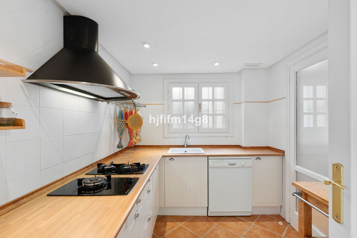 2 Bed Ground Floor Apartment in Nueva Andalucía