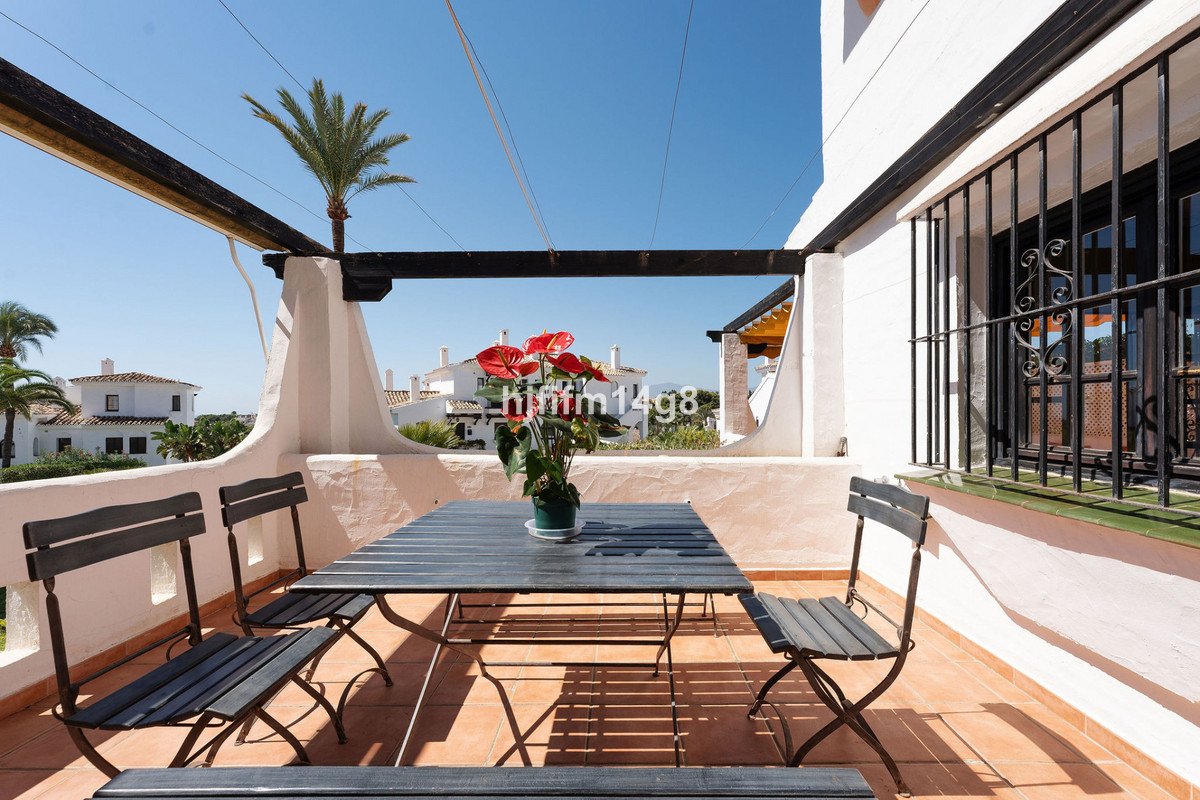 2 Bed Ground Floor Apartment in Nueva Andalucía