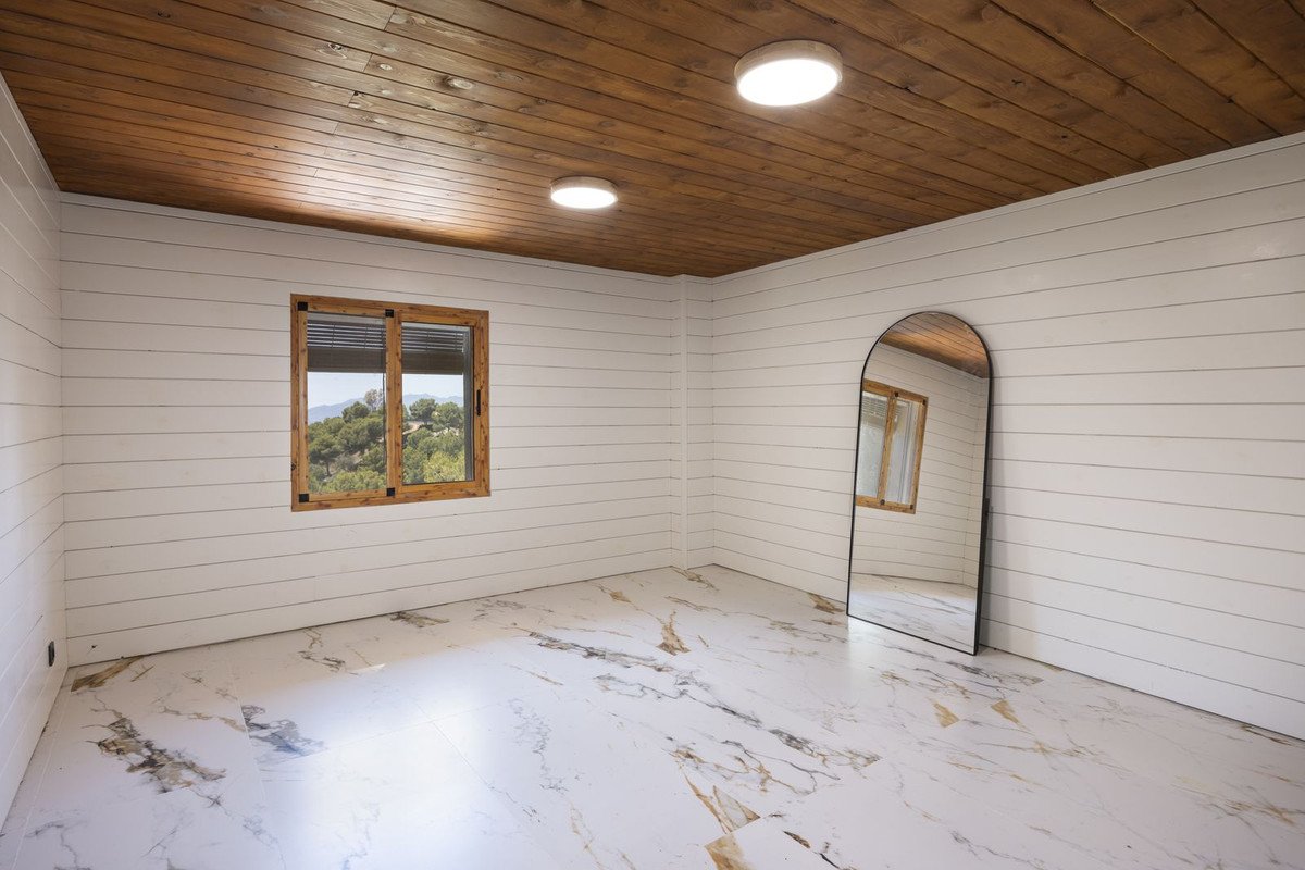5 Bed Detached Villa in Málaga Este