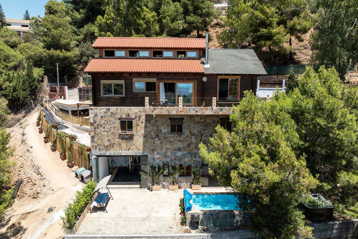 5 Bed Detached Villa in Málaga Este
