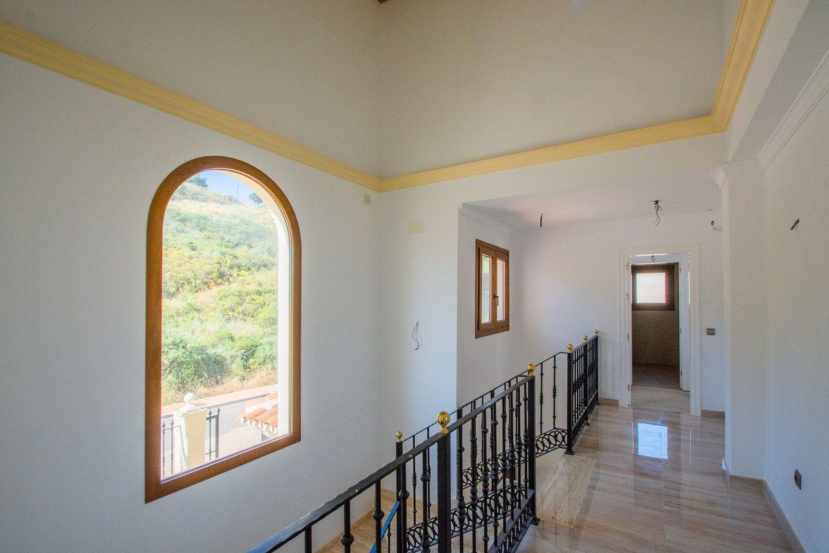 5 Bed Detached Villa in La Cala Golf