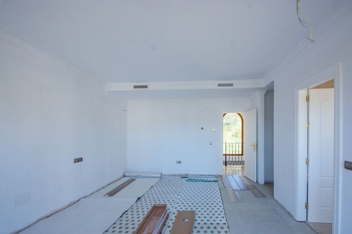 5 Bed Detached Villa in La Cala Golf