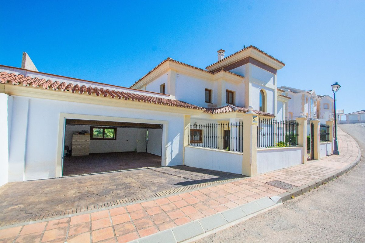 5 Bed Detached Villa in La Cala Golf