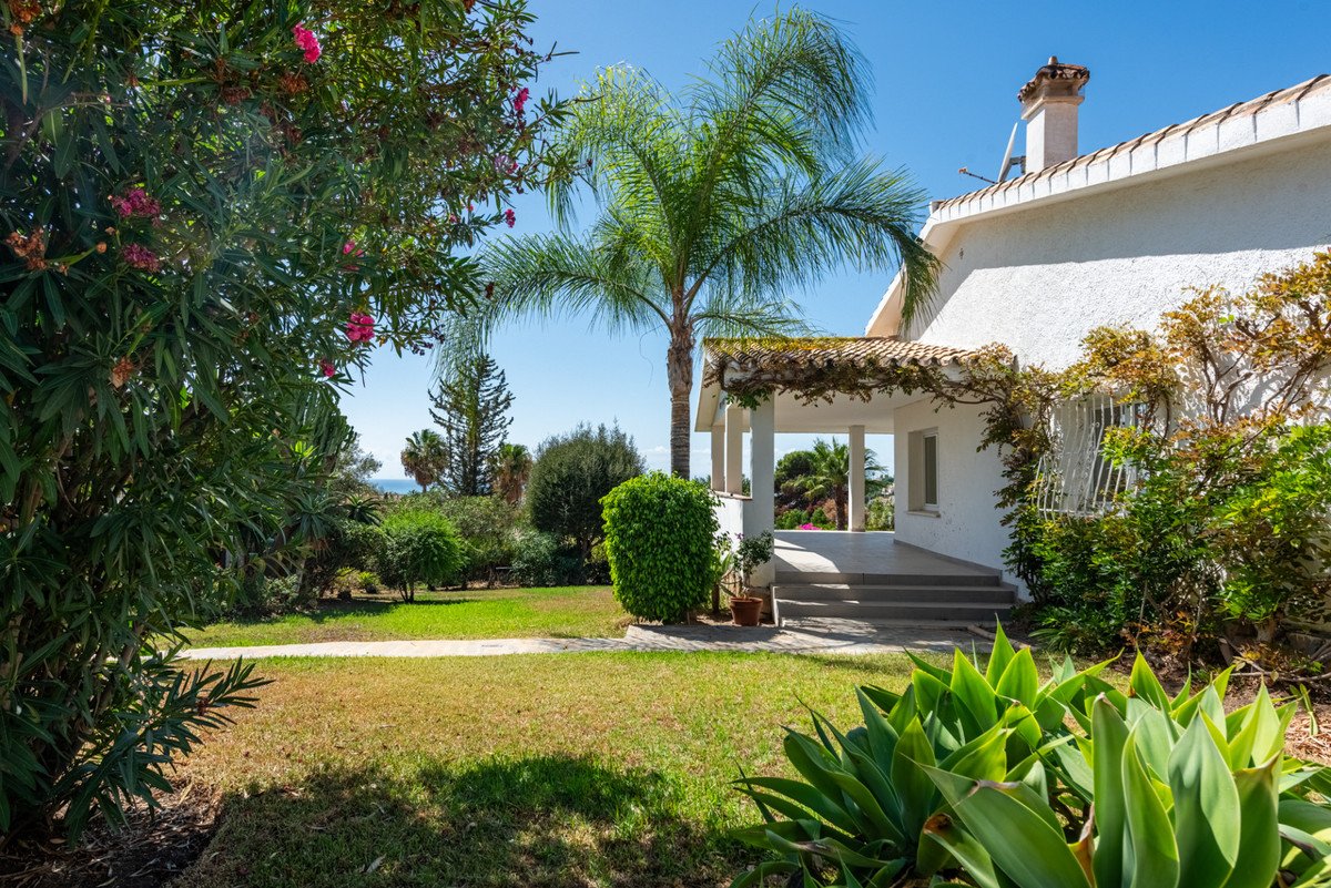 4 Bed Detached Villa in Atalaya