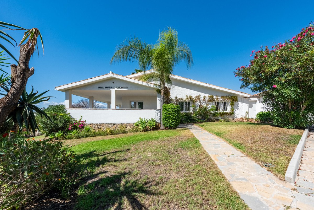4 Bed Detached Villa in Atalaya