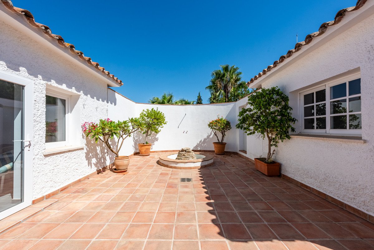 4 Bed Detached Villa in Atalaya