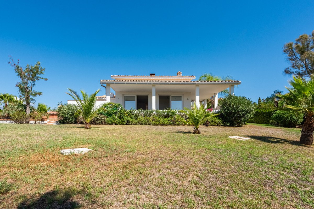 4 Bed Detached Villa in Atalaya