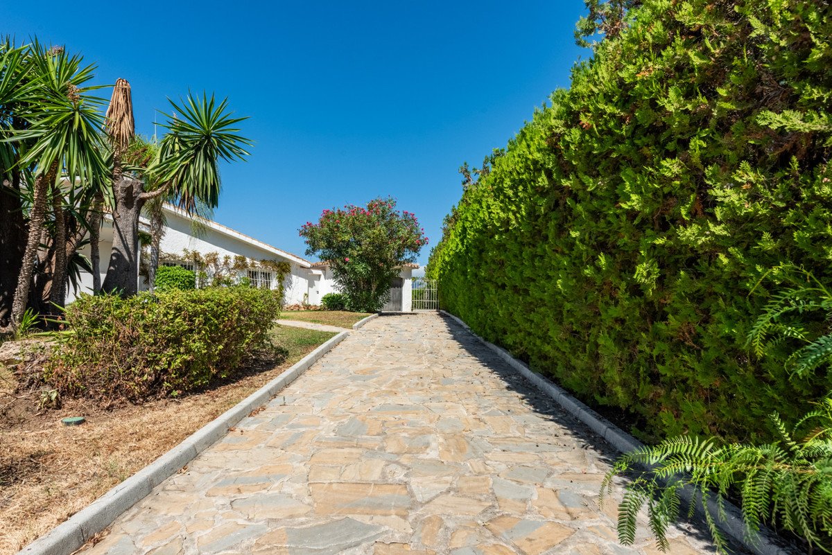 4 Bed Detached Villa in Atalaya