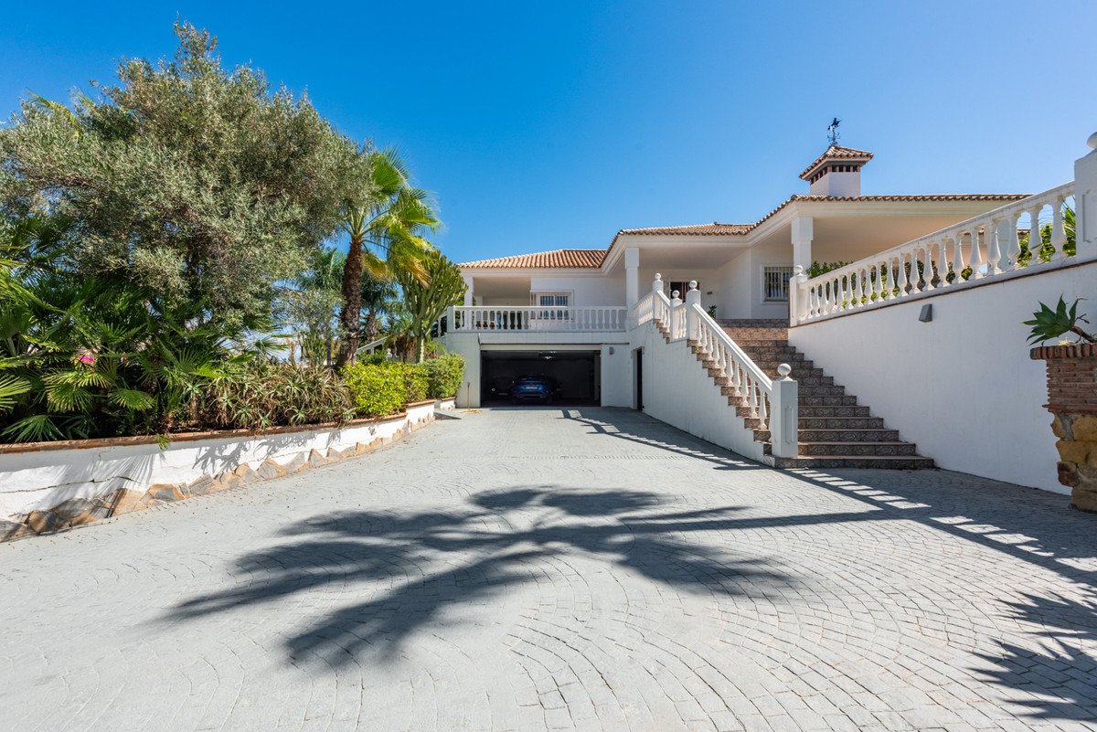 4 Bed Detached Villa in Atalaya
