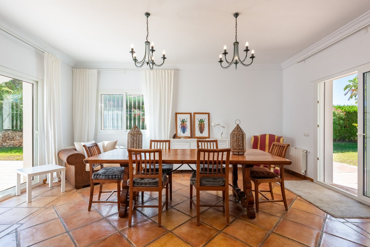 4 Bed Detached Villa in Atalaya