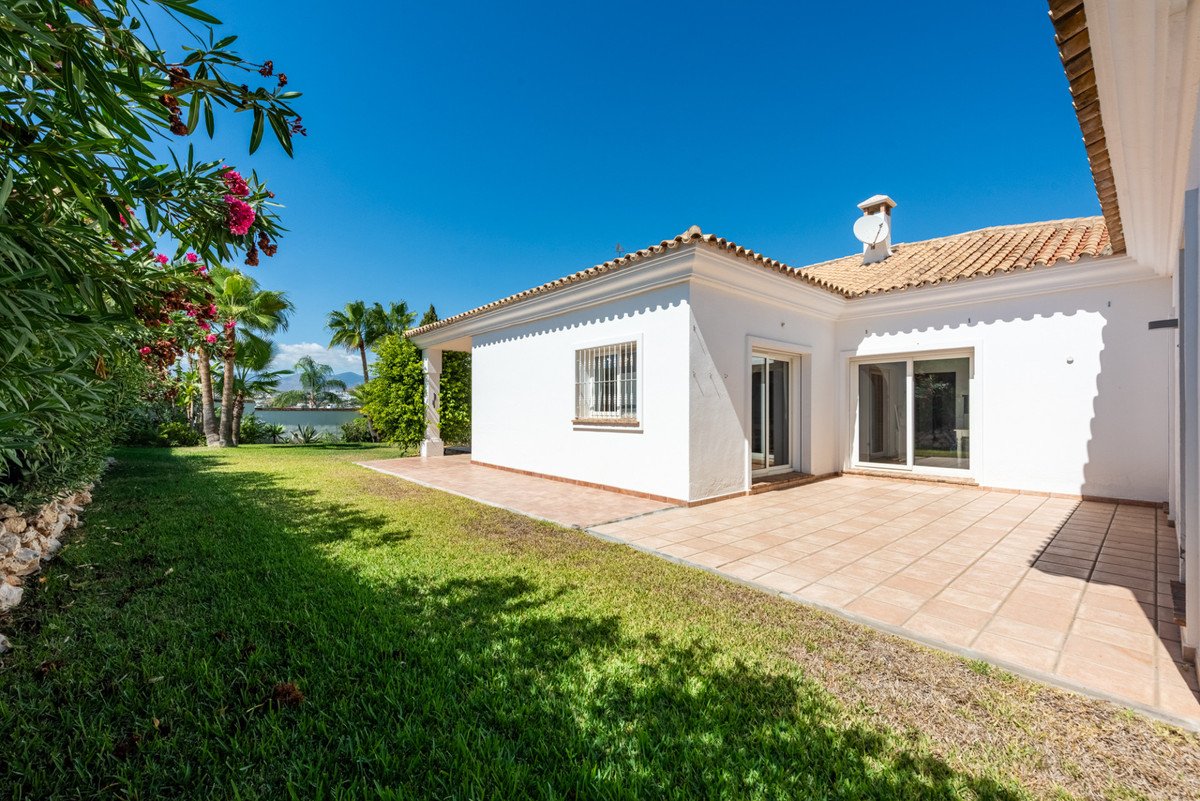 4 Bed Detached Villa in Atalaya