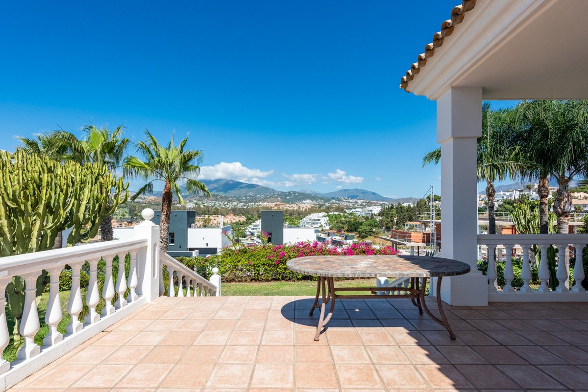 4 Bed Detached Villa in Atalaya
