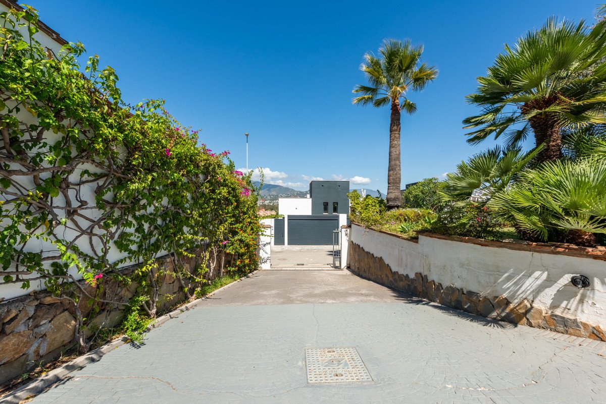 4 Bed Detached Villa in Atalaya