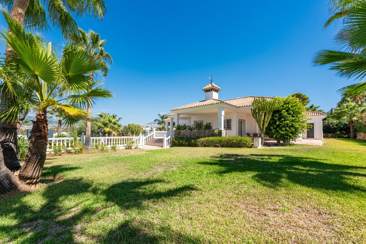 4 Bed Detached Villa in Atalaya