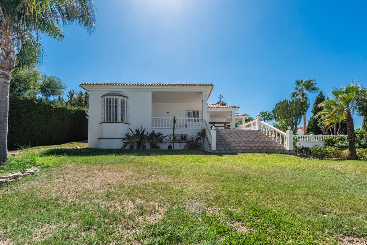 4 Bed Detached Villa in Atalaya