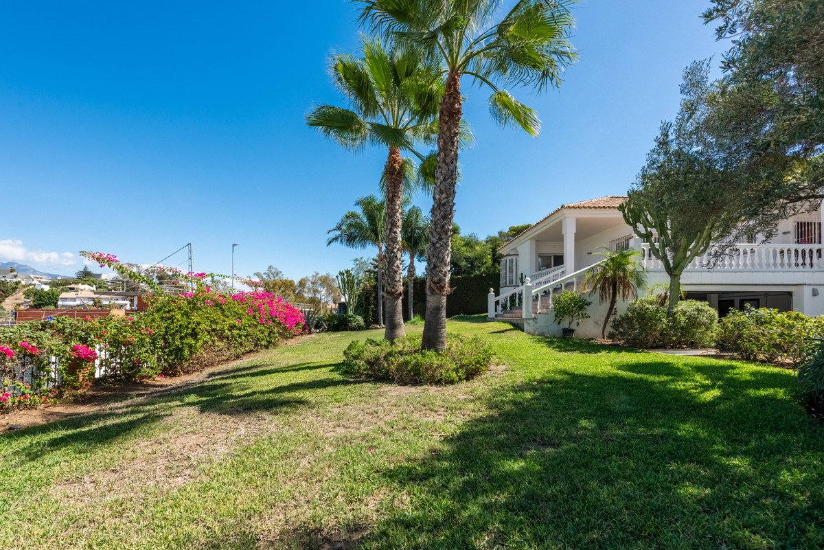 4 Bed Detached Villa in Atalaya