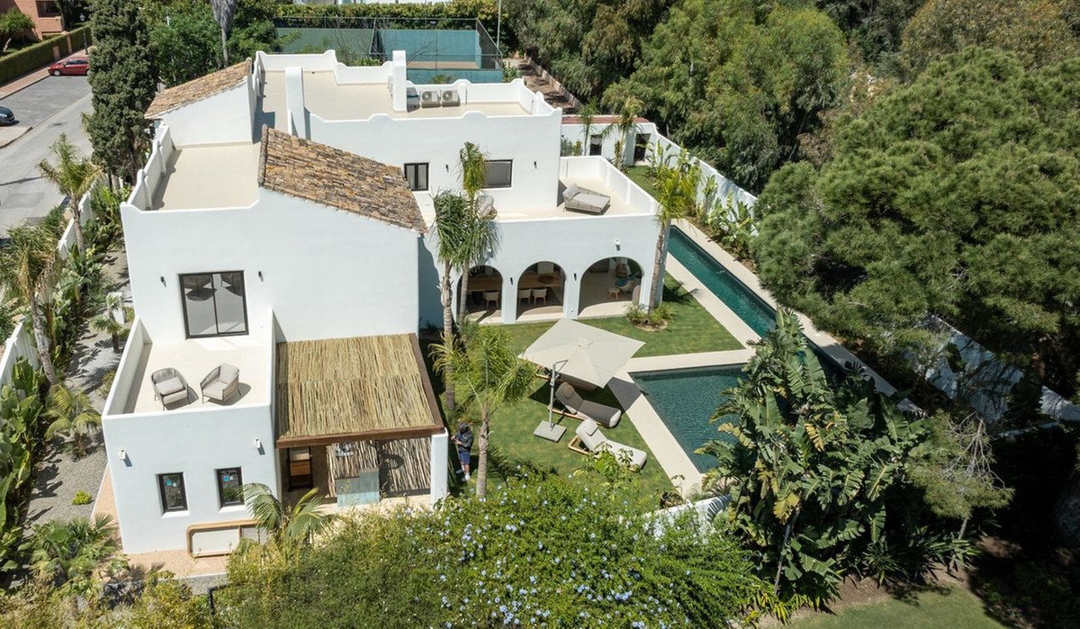 5 Bed Detached Villa in Guadalmina Baja