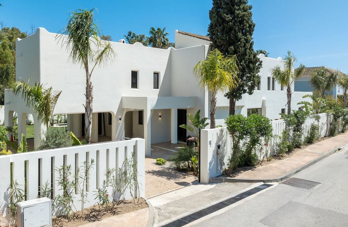 5 Bed Detached Villa in Guadalmina Baja