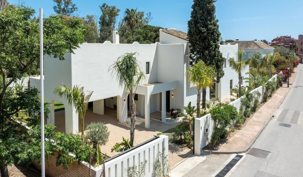 5 Bed Detached Villa in Guadalmina Baja