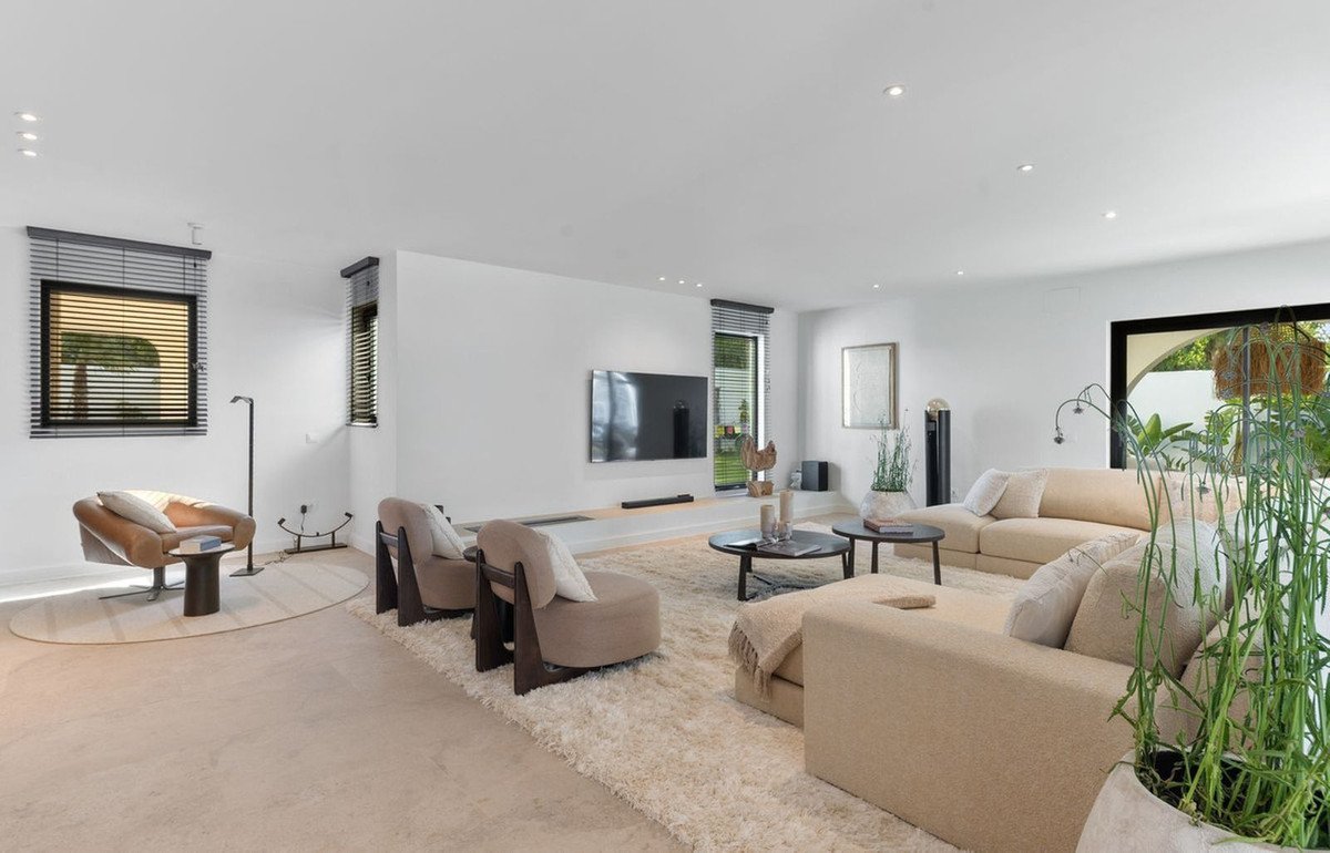 5 Bed Detached Villa in Guadalmina Baja
