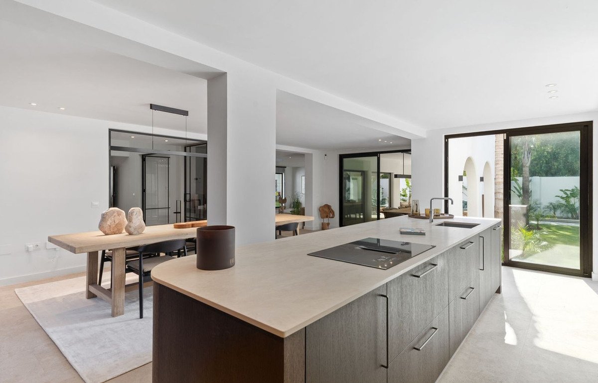 5 Bed Detached Villa in Guadalmina Baja
