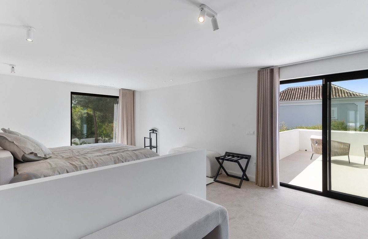 5 Bed Detached Villa in Guadalmina Baja